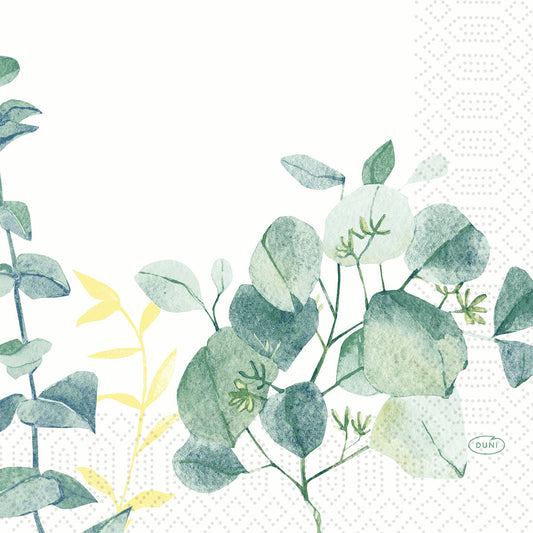 Ein Aquarell aus grünen und gelben Eukalyptusblättern ziert die unteren Ecken der Duni GmbH Zellt.Serv.33x33 3lg 1/4 Spire Servietten (33x33 cm, 50er Pack), die auf Weiß mit einem dezenten grauen geometrischen Muster gedruckt sind.