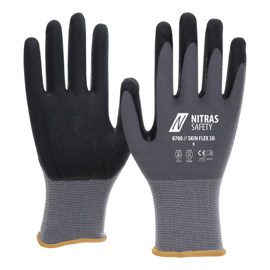 Ein Paar graue NITRAS SKIN FLEX Strickhandschuhe von AS Arbeitsschutz GmbH mit Spezial-Stretch-Strick und teilweiser schwarzer Beschichtung, flach präsentiert, um die ergonomische Passform und die beschichteten Finger zu zeigen.