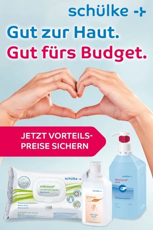 Eine Person formt mit ihren Händen eine Herzform über verschiedenen Hautpflegeprodukten, darunter Feuchttücher, eine Flasche Seife und Lotion. Der deutsche Text wirbt für gute Hautpflege und Sparen, mit einem roten Knopf für Sonderpreise.