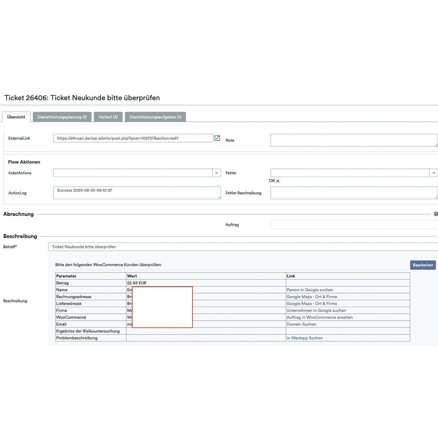 Snímek obrazovky rozhraní tiketového systému cloudové služby, kde jsou zobrazena různá pole jako „Detaily tiketu“, „Journal“ a „Zákazník“, přičemž informace o transakci, včetně nákladů na položky, jsou zvýrazněny červeným polem. Používá se OrderGuardian od Altruan.