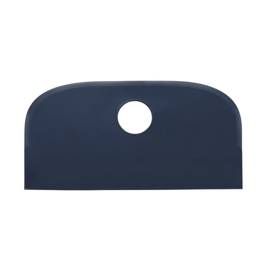 Eine rechteckige, dunkelblaue Spülenabdeckung mit abgerundeten oberen Ecken und einem mittigen, runden Ausschnitt passt perfekt zur METDEC PREM. SCHABER GROß, PP, FLEXIBEL, BLAU, 230X118MM von Haug Bürsten KG für eine effiziente Reinigung.