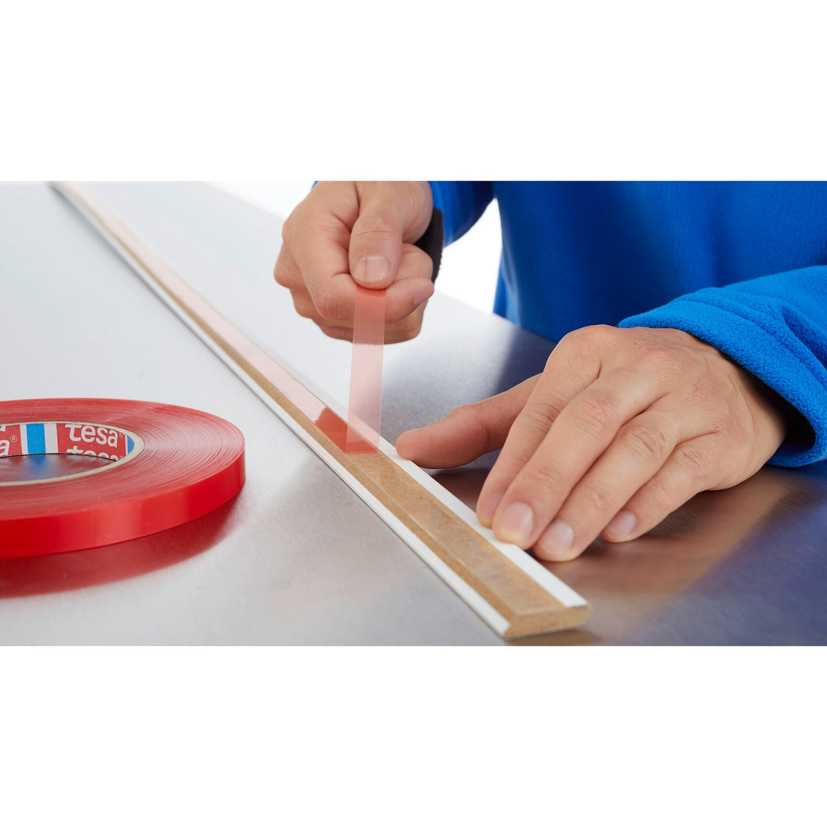 tesafix 4965 PET-Folienklebeband, transparent – Anwendung