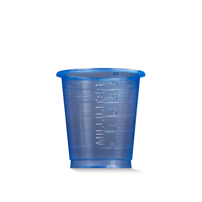 Der MED COMFORT BASIC Einmal Medizinbecher der AMPri Handelsgesellschaft mbH ist ein kleiner, blauer, graduierter 30 ml Kunststoffbecher für den medizinischen Gebrauch, abgebildet auf einem schlichten weißen Hintergrund.