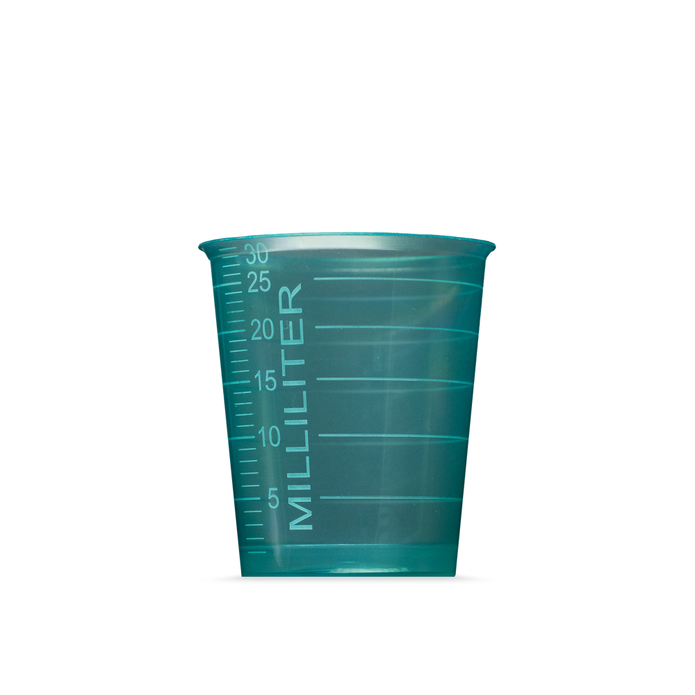 Ein transluzenter grüner MED COMFORT BASIC Einmal Medizinbecher der AMPri Handelsgesellschaft mbH, 30 ml, mit Millilitereinteilung, steht auf einem schlichten weißen Hintergrund - perfekt für den medizinischen Gebrauch.