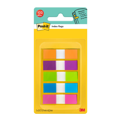 Žluté balení Post-it® Index Lepicích proužků, Mini (11,9 mm x 43,2 mm), od 3M Deutschland GmbH obsahuje 100 praporků v pěti barvách - oranžová, růžová, fialová, modrá a zelená - každá s bílým proužkem uprostřed.