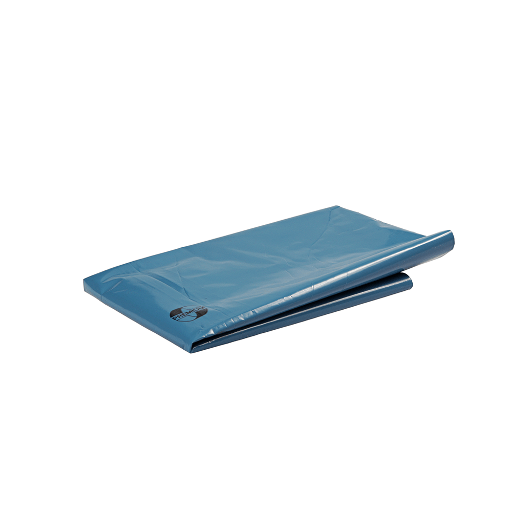 Složená modrá plastová plachta DEISS 10115 (650+550x1350x0,1 mm) od EMIL DEISS KG, zobrazena s malou kruhovou etiketou na bílém pozadí - ideální jako součást profesionálního balicího řešení s kartonem (100 kusů).
