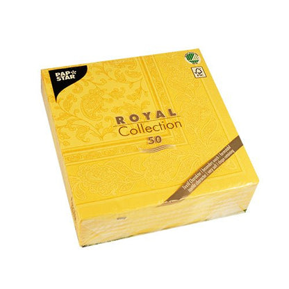 Zobrazeno je zapečetěné balení 50 PAPSTAR GmbH ubrousků "ROYAL Collection" 1/4-skládání, 40 x 40 cm, žluté, s reliéfním květinovým balením, na bílém pozadí.