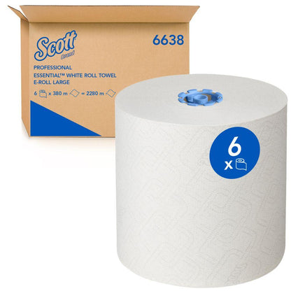 Velká bílá role Scott® Essential™ ručníků 6638 velká role (1-vrstvá) od společnosti Kimberly-Clark GmbH s modrou etiketou "6" stojí před hnědou krabicí s nápisem "Professional Essential White Roll Towel" a "6638".