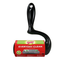 Váleček na odstranění chlupů Scotch-Brite™ Everyday Clean pro rovné povrchy od 3M Deutschland GmbH má černou rukojeť a červeno-zelený štítek s motivem pohovky; v balení je obsaženo 56 listů.