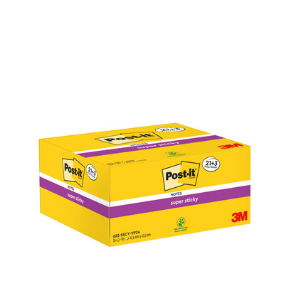 Žlutá krabička Post-it® Super Sticky Notes (3M Deutschland GmbH), 21 bloků plus 3 bloky zdarma, každý 90 listů, 47,6 mm x 47,6 mm, PEFC certifikovaná (100 %), s logem a produktovými informacemi s fialovými akcenty na přední a zadní straně.