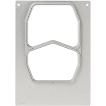 Kazeta DF10/20 pro PP misky (540/400 ml) od Duni GmbH je obdélníková kovová šablona se dvěma vertikálními výřezy, otvory v horním rohu a vyrytým číslem vlevo dole. Ideální pro gastronomické cateringy. Balení (1 kus).