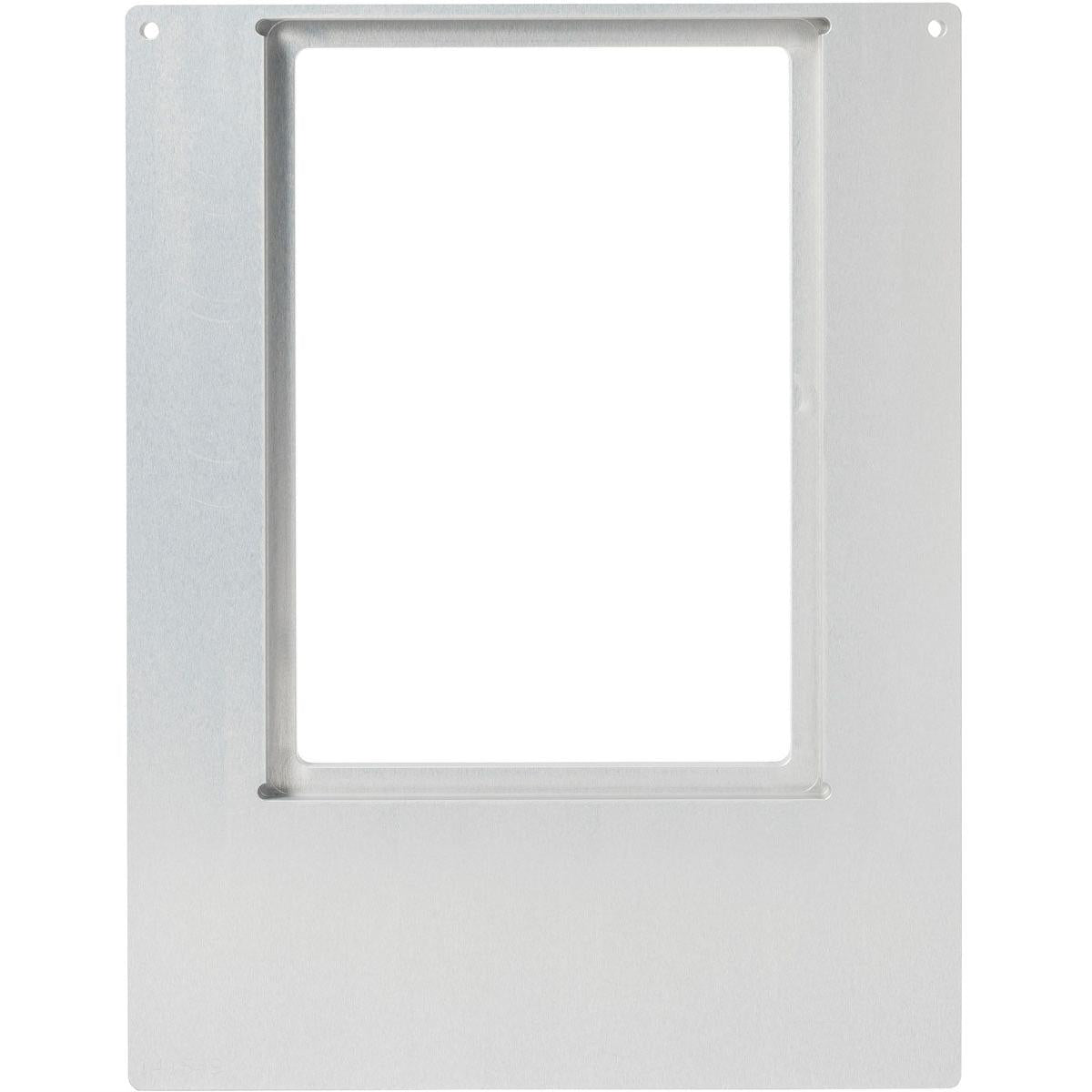 Adaptér kazeta pro kazety DF10 a DF20 od společnosti Duni GmbH je obdélníková montážní deska z kovu s velkým výřezem uprostřed a čtyřmi rohovými otvory, ideální pro přišroubování nebo upevnění. Povrch je hladký a působí neopracovaně. Balení: 1 kus.