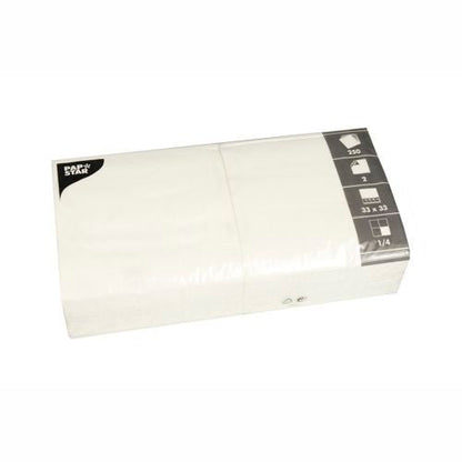 Uzavřený balíček s 250 PAPSTAR dvouvrstvými bílými ubrousky (33 x 33 cm, 1/8 skládání) od PAPSTAR GmbH s černobílou etiketou – perfektní pro stylově prostřený stůl.