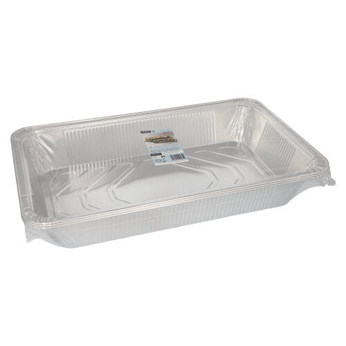 Starpak 3 Gastronorm-kontejner je obdélníkový jednorázový kontejner z hliníkové fólie (8,5 l, 8 cm x 32,6 cm x 52,7 cm) s vyvýšeným okrajem a produktovým štítkem uvnitř, který je prázdný zobrazen na jednoduchém bílém pozadí (3 kusy, zatavené).