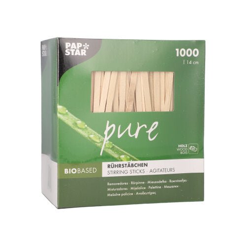 Zeleno-bílá PAPSTAR krabice „pure“ obsahuje 1000 neštěpných, 14 cm dlouhých míchacích tyčinek z biobázového březového dřeva od PAPSTAR GmbH. Název značky se objevuje vlevo nahoře na obalu.