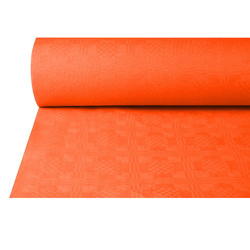 Částečně odvinutý PAPSTAR papírový ubrus s damaškovým vzorem (50 m x 1 m) od PAPSTAR GmbH v zářivě oranžové barvě s jemným čtvercovým a liniovým vzorem, perfektní pro slavnostní příležitosti. Zobrazeno na jednoduchém bílém pozadí.