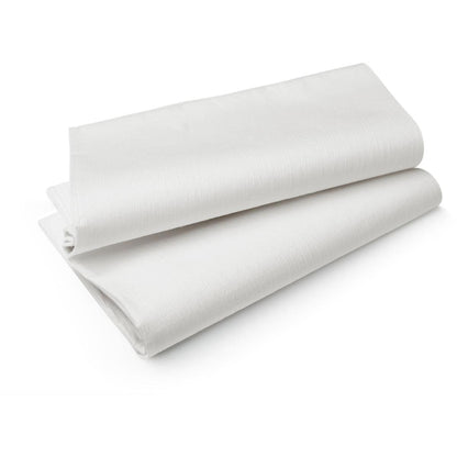 Dva pečlivě složené ubrusy Evolin 127 x 220 cm od společnosti Duni GmbH leží na rovné ploše a zdůrazňují svou hladkou strukturu a čisté hrany - ideální jako kvalitní ubrus pro elegantní stoly.