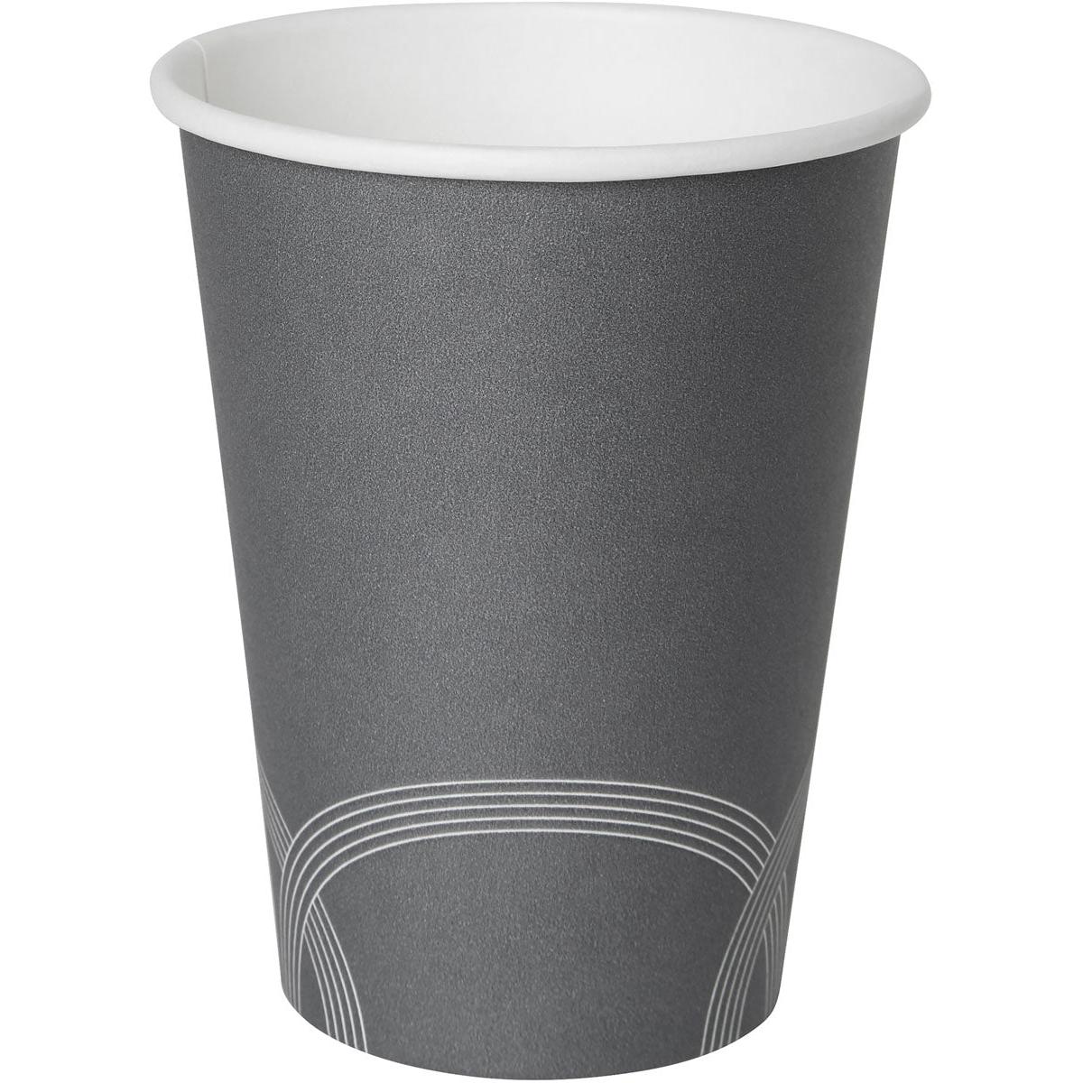 Šedý Circuit Kaffeebecher Bedruckt PAP/PE od Duni GmbH má bílý vnitřek a jednoduchou bílou, zakřivenou linii ve spodní části, která stojí před jednoduchým bílým pozadím.