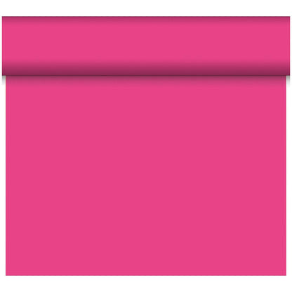 Ein teilweise ausgerollter Dunicel-Tischläufer Tête-à-Tête (24 m x 0,4 m, 20 Abschnitte) der Duni GmbH in leuchtendem Pink wirft einen Schatten entlang der Oberkante; seine glatte Oberfläche ist perfekt für eine elegante Tischdekoration.
