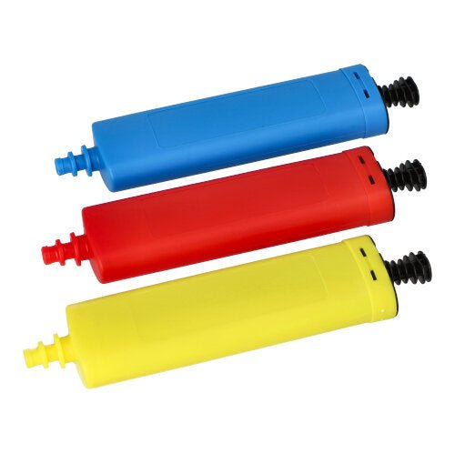 Tři PAPSTAR pumpy na balónky (26x6 cm, barevně tříděné) od PAPSTAR GmbH jsou zobrazeny v řadě na bílém pozadí. Každá pumpa má černou trysku a obdélníkový tvar, ideální pro nafukování balónků.