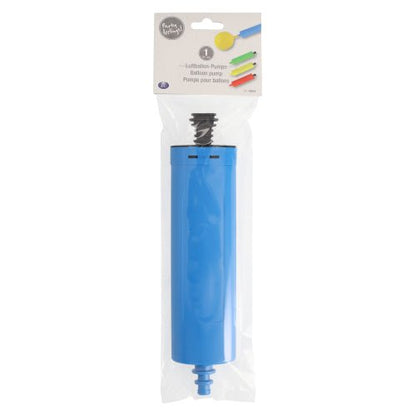 PAPSTAR pumpa na balónky (26x6 cm, barevně tříděná) od PAPSTAR GmbH je dodávána v průhledném sáčku s popsanou hlavou s návodem a obrázky balónků; její tryska a černá rukojeť jsou viditelné pro snadné nafukování balónku.