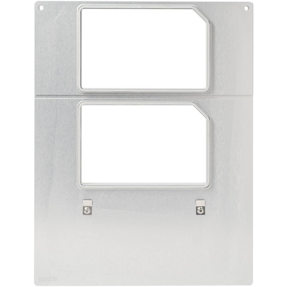 Stříbrná deska se dvěma obdélníkovými výřezy a zkosenými hranami, navržená pro použití s kazetou DF15/25 pro misku Polardeli rPET 300, 500, 750 ml (2-dílná) od Duni GmbH - ideální pro prezentaci potravin nebo integraci zobrazovacích systémů.