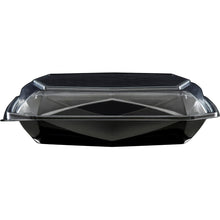 Der Octaview® L Schwarz / Transparent APET 225x225x65 Lebensmittelbehälter der Duni GmbH ist leer mit sicher verschlossenem, klarem Deckel abgebildet, fotografiert von vorne auf weißem Hintergrund. Packung (100 Stück).