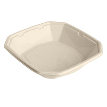 Die Octabagasse Schale 1000 ml Braun Bagasse 224x224x42 von Duni GmbH ist eine beige, quadratische, biologisch abbaubare Schale aus nachhaltiger Verpackung. Sie ist leer und steht auf einem weißen Hintergrund. Jede Packung enthält 50 Stück.