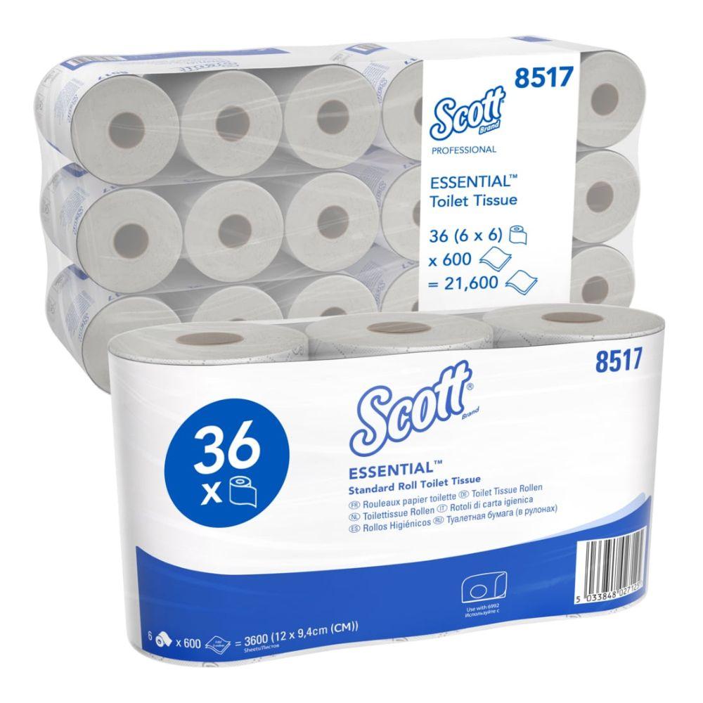 Na obrázku je balení toaletního papíru Scott® Essential™ 8517 od společnosti Kimberly-Clark GmbH s 36 roličkami (2-vrstvé, 21 600 listů) v bílo-modrém obalu, za kterým jsou naskládány další balení.