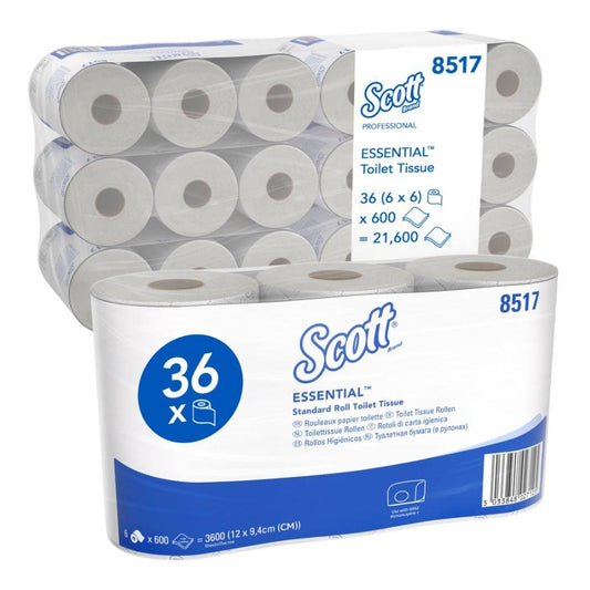 Abgebildet ist eine Packung Scott® Essential™ Toilettenpapier 8517 der Kimberly-Clark GmbH mit 36 Rollen (2-lagig, 21.600 Blatt) in weiß-blauer Verpackung, dahinter sind weitere Packungen gestapelt.
