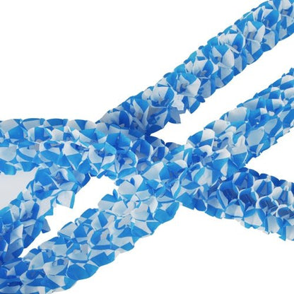 Detailní záběr na PAPSTAR 2 girlandy z papíru od PAPSTAR GmbH, s modro-bílými, vrstveně uspořádanými papírovými květy jako slavnostní dekorace na bílém pozadí.