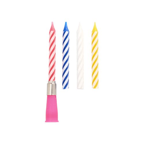 Hudební svíčka "Happy Birthday" (12 cm, barevná) od PAPSTAR GmbH je dodávána s náhradními svíčkami. Ideální pro slavnostní narozeninový dort a obsahuje barevnou hudební svíčku v blistrovém balení.
