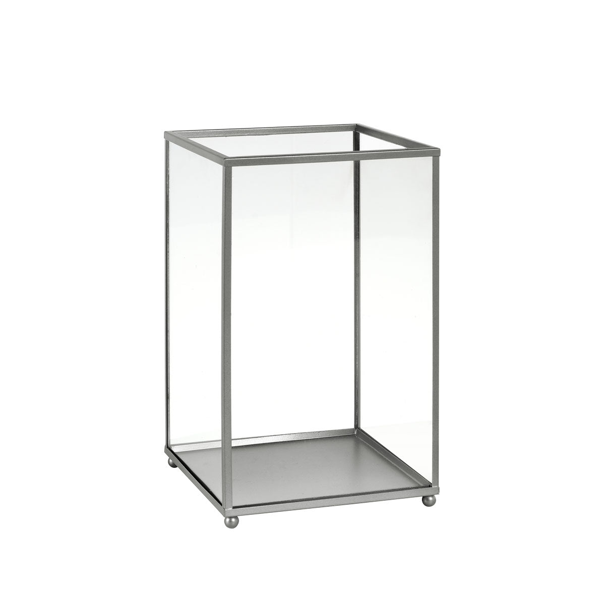 Držák na svíčky ze skla, 220x140 mm od Duni GmbH přesvědčuje stříbrným, elegantním designem a průhlednými stranami - ušlechtilý dárek pro každou příležitost. Balení obsahuje 1 kus.