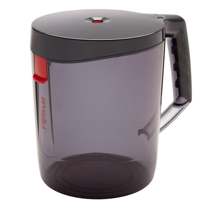 Prázdný WypAll® Reach™ Centrefeed Dispenser společnosti Kimberly-Clark GmbH - černý, s velkou rukojetí a červeným tlačítkem - stojí před bílým pozadím.