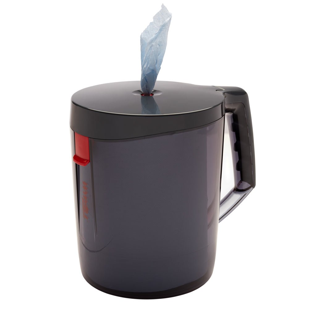 WypAll® Reach™ Centrefeed Dispenser v černé barvě od Kimberly-Clark GmbH vydává jednotlivé modré ubrousky z vrchu, je vybaven rukojetí, víkem a červeným zámkem pro hygienické vydávání papíru.