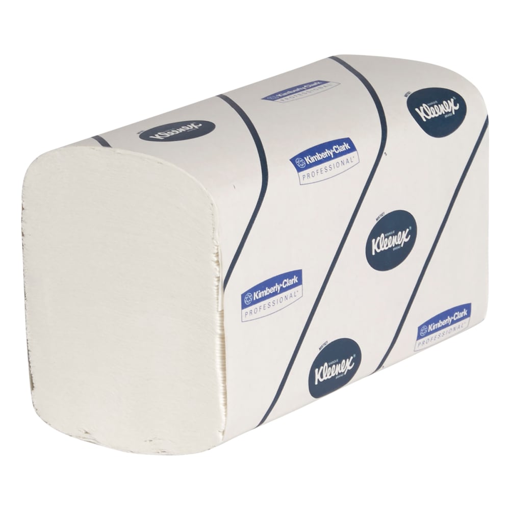 Stoh Kleenex® Ultra™ ručníků Interfold, velký, bílý, 30 klipů x 94 listů v kartonu (30 balíčků) od Kimberly-Clark GmbH je vidět v značkovém balení na bílém pozadí.