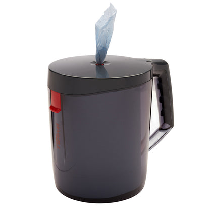 Der WypAll® Reach™ Centrefeed Dispenser von Kimberly-Clark GmbH ist ein dunkelgrauer Kunststoffbehälter mit Griff und roter Verriegelung, der blaue Reinigungstücher sicher aufnimmt und bequem durch die Deckelöffnung ausgibt.