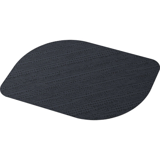 Das Foto zeigt ein einzelnes schwarzes, ovales Bio-Dunicel-Set 28x38cm (Stucco schwarz) von Duni GmbH, hergestellt aus recyceltem Papier und fotografiert vor einem weißen Hintergrund. Packung mit 100 hochwertigen Tischsets.