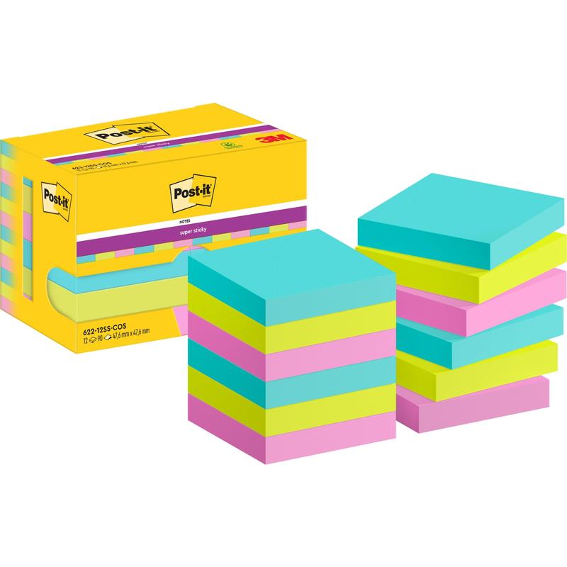 Žlutá krabička Post-it® Super Sticky Notes (47,6 mm x 47,6 mm, 90 listů/blok, 100% PEFC) od 3M Deutschland GmbH stojí vedle deseti stohů čtvercových modrých, žlutých a růžových papírků s logy Post-it a 3M.