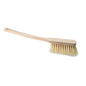 Kartáč na blatníky Nölle Profi Brush 50 cm od Nölle Profi Brush Bürsten- & Pinseltechnik e.K. má dlouhou dřevěnou rukojeť a lehké přírodní štětiny, ideální pro péči o auto, zobrazeno na bílém pozadí.