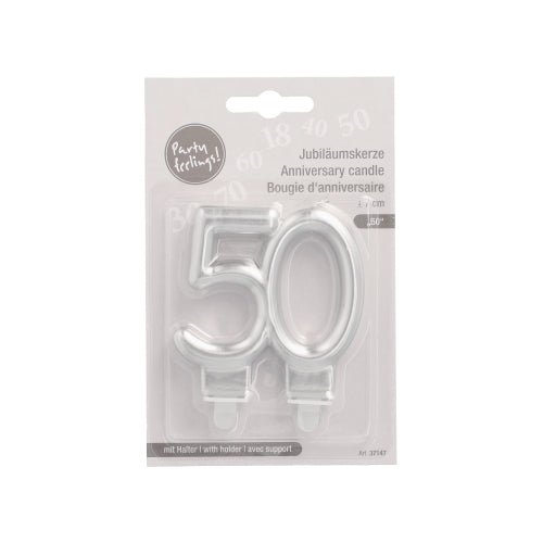 Balená sada stříbrných jubilejních svíček PAPSTAR s držákem 7 cm od PAPSTAR GmbH, ve tvaru čísla 50, s vícejazyčnými produktovými informacemi na obalu.