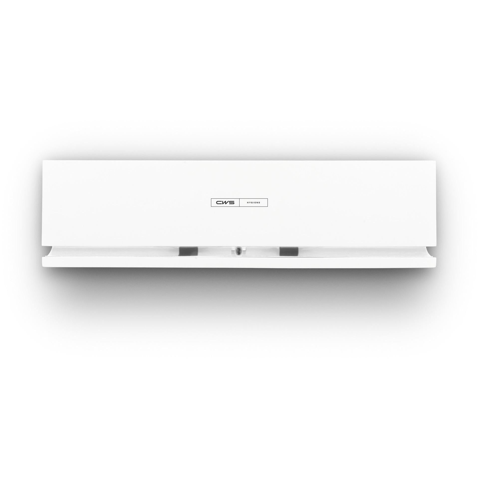 Ein weißer, rechteckiger, wandmontierter Papierhandtuchspender mit "CWS"-Logo passt perfekt zum CWS ParadiseLine Duftspender Air Bar Kunststoff, weiß, und sorgt für ein modernes und stimmiges Waschraumbild.