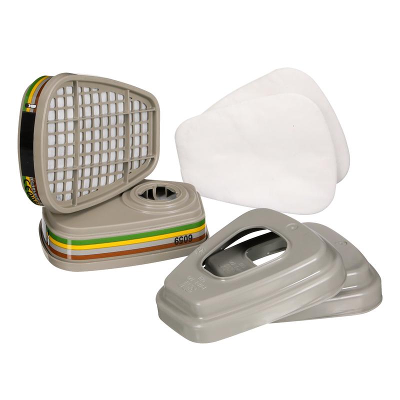 Sada kombinovaného filtru 3M™ 6004-1SP ABEK1P3 (2x6059, 2x5935, 2x501) od 3M Deutschland GmbH, skládající se ze šedých kazet s barevnými pruhy, kryty a bílými filtračními vložkami na bílém pozadí.