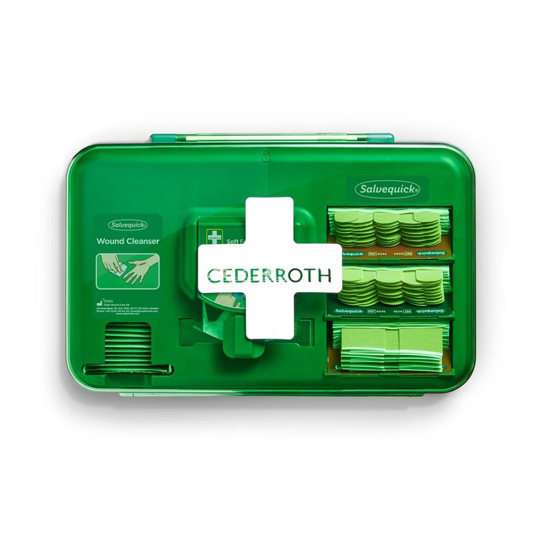 Der grüne Cederroth Wound Care Dispenser von Orkla Wound Care AB (20,3x30,6x15,5 cm, Folienbeutel 1 Set) ordnet Wundreiniger, Verbandsmaterial und Wundversorgung in Fächern und ist mit einem weißen Kreuz auf der Vorderseite versehen.
