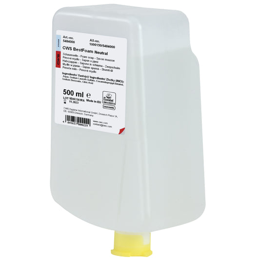 Ein 500-ml-Behälter aus durchsichtigem Kunststoff mit gelbem Spenderdeckel und weißem Etikett mit der Aufschrift "CWS Seifenschaum BestFoam Neutral". Die milde Formel erzeugt einen weichen Schaum und ist damit ideal für die tägliche Handhygiene. Marke: CWS.