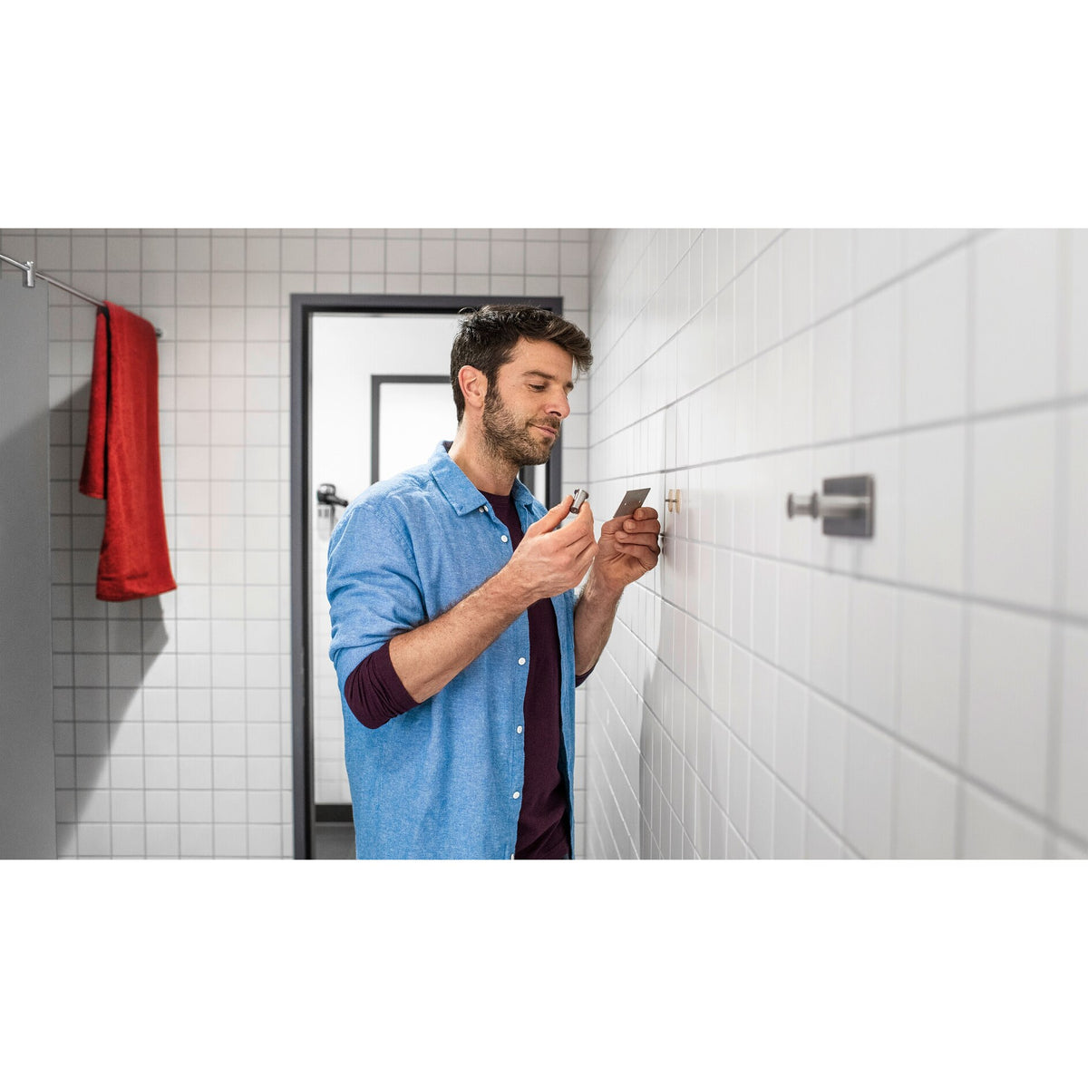 tesa Powerbutton Classic Hakenleiste – Anwendung