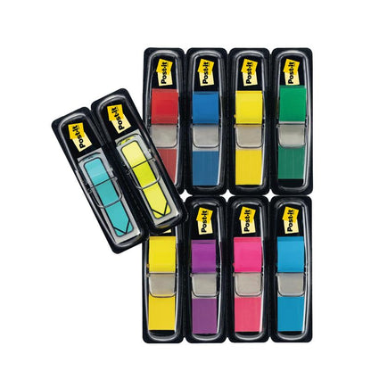 Devět balení 3M Deutschland GmbH Post-it® Index lepicích proužků, Mini (11,9 x 43,2 mm, různé barvy), stejně jako indexové šipky v modré a žluté (každý 8 dávkovačů + 4 zdarma/balení) jsou uspořádány na bílém pozadí.
