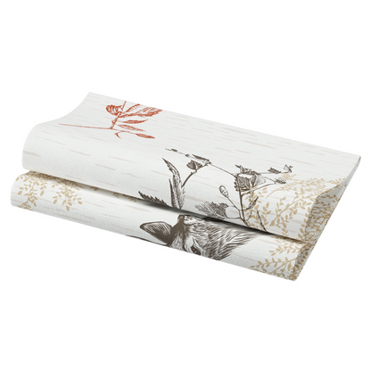 Složený kus látky s designem inspirovaným přírodou, obsahujícím listy a květiny v červených, hnědých a béžových tónech, odráží eleganci ubrousku Duni Bio Dunisoft®. Vhodné pro domácí dekorace jako závěsy nebo čalounění.