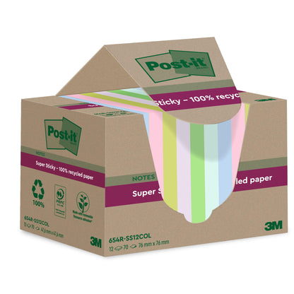 Eine Schachtel 3M Post-it® Super Sticky 100% Recycling Notes (76 mm x 76 mm, 70 Blatt, PEFC-zertifiziert) in verschiedenen Pastellfarben, mit grüner und lila akzentuierter umweltfreundlicher Verpackung.