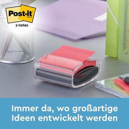 Černý Post-it® Z-Notes Dispenser PRO se žlutými Super Sticky Z-Notes (76x76 mm, 90 listů) od 3M Deutschland GmbH stojí na stole vedle držáku na pera, zelené složky a poznámkového bloku. Text: "Vždy tam, kde se vyvíjejí skvělé nápady."